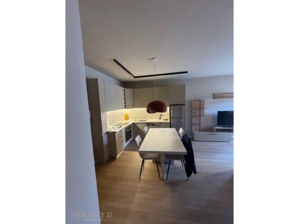 Tirane, jepet me qera apartament 1+1+Aneks+Ballkon Kati 4, 80 m² 900 € (9 - katshet)