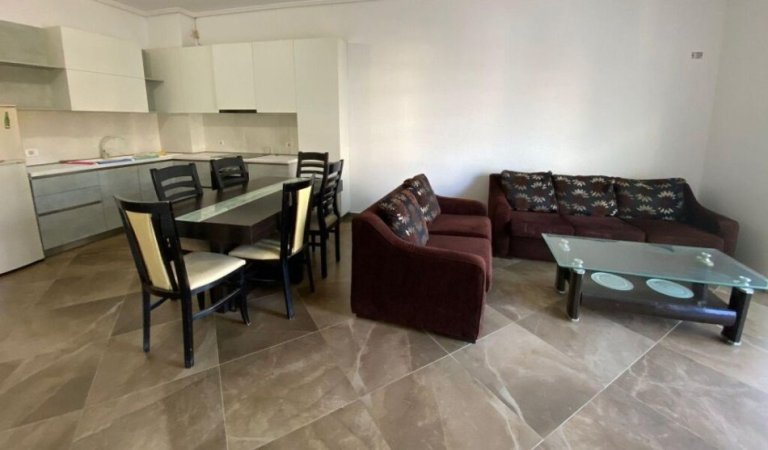 Tirane, jepet me qera apartament 2+1+Ballkon Kati 4, 110 m² 380 € (rruga e dajtit)