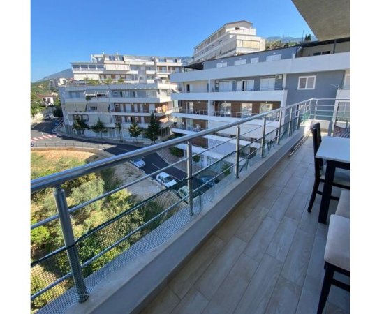 Tirane, jepet me qera apartament 2+1+Ballkon Kati 4, 110 m² 380 € (rruga e dajtit)