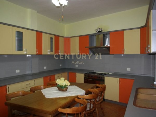 Tirane, jepet me qera apartament 3 Katshe Kati 3, 665 m² 1.800 € (Vilat gjermane)