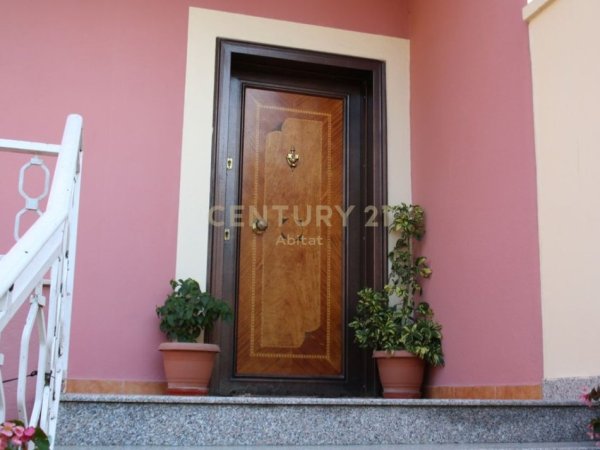 Tirane, jepet me qera apartament 3 Katshe Kati 3, 665 m² 1.800 € (Vilat gjermane)