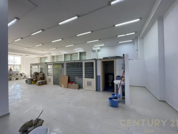 Tirane, shes ambjent biznesi , 189 m² 750.000 € (Prane Kompleksit Delijorgji)