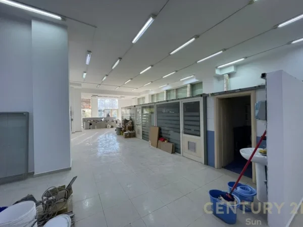 Tirane, shes ambjent biznesi , 189 m² 750.000 € (Prane Kompleksit Delijorgji)