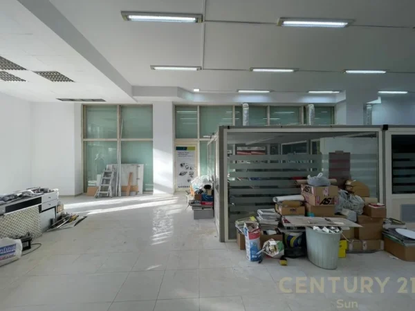 Tirane, shes ambjent biznesi , 189 m² 750.000 € (Prane Kompleksit Delijorgji)