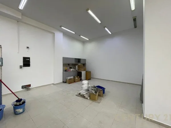 Tirane, shes ambjent biznesi , 189 m² 750.000 € (Prane Kompleksit Delijorgji)