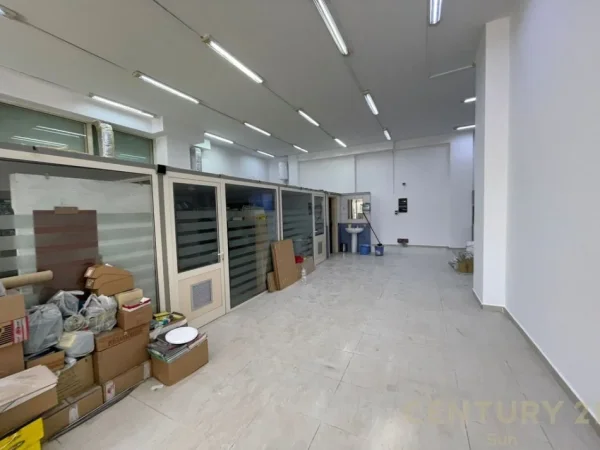 Tirane, shes ambjent biznesi , 189 m² 750.000 € (Prane Kompleksit Delijorgji)