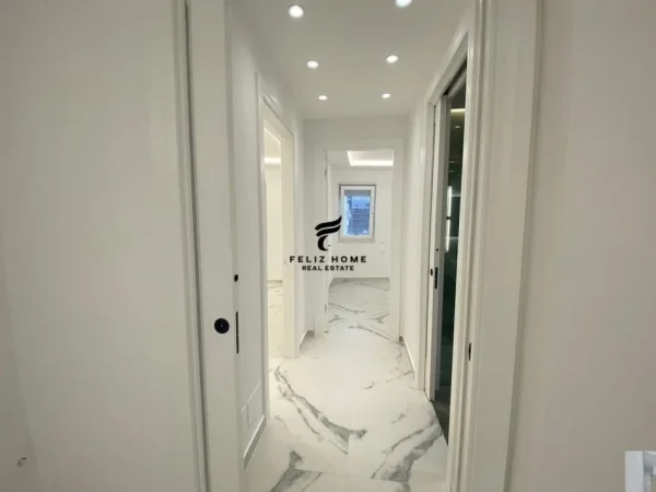 Tirane, jepet me qera zyre Kati 7, 106 m² 1.100 € (MINE PEZA)