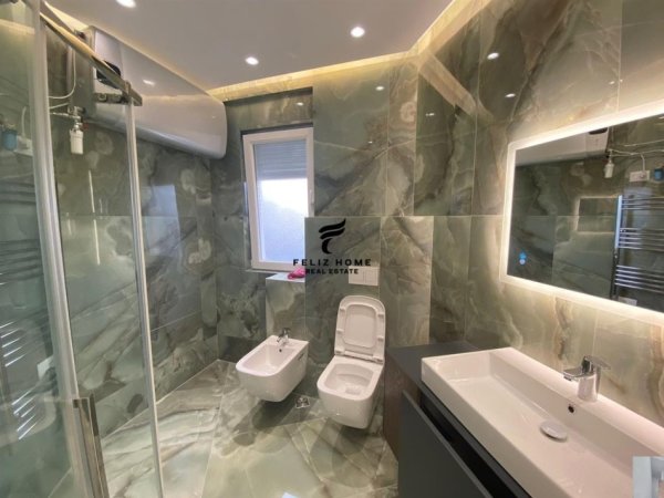 Tirane, jepet me qera zyre Kati 7, 106 m² 1.100 € (MINE PEZA)