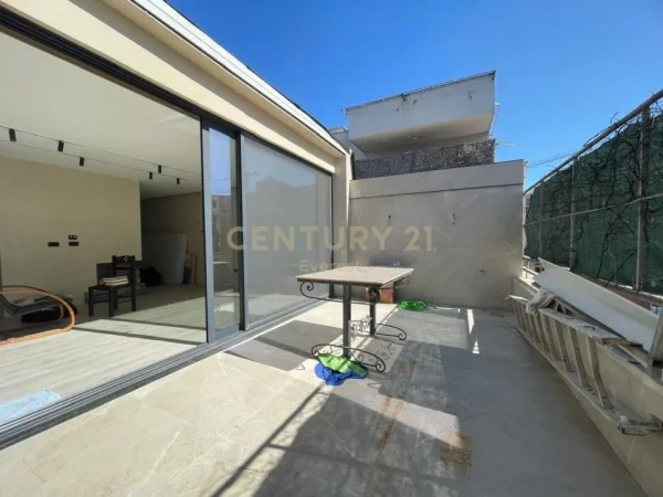 Tirane, jepet me qera zyre Kati 5, 197 m² 1.300 € (JORDAN MISJA)