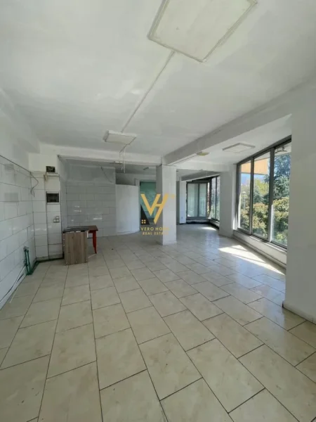 Tirane, shitet dyqan Kati 0, 71 m² 160.000 € (KODRA E DIELLIT)