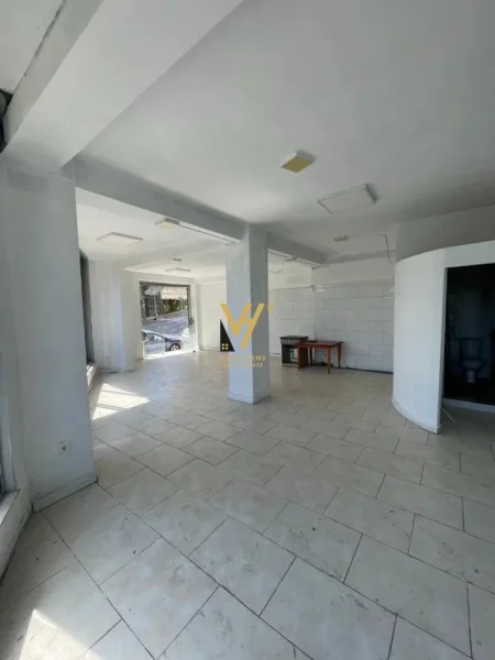 Tirane, shitet dyqan Kati 0, 71 m² 160.000 € (KODRA E DIELLIT)