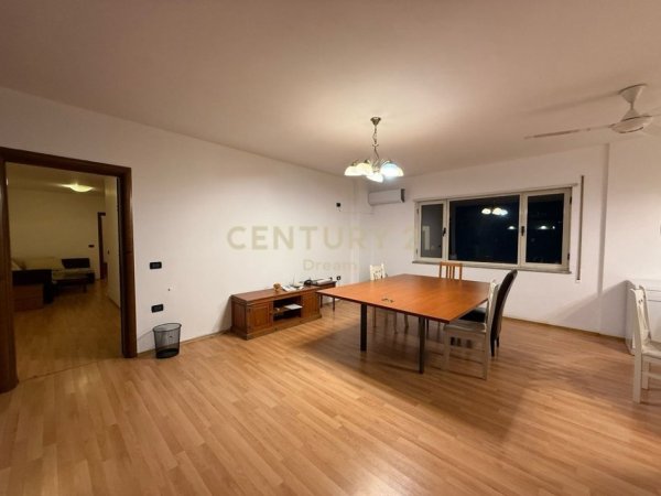 Tirane, jepet me qera zyre Kati 5, 160 m² 1.600 € (Rruga e Elbasanit)