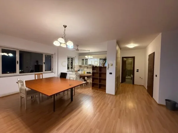 Tirane, jepet me qera zyre Kati 5, 160 m² 1.600 € (Rruga e Elbasanit)