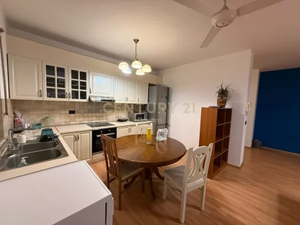 Tirane, jepet me qera zyre Kati 5, 160 m² 1.600 € (Rruga e Elbasanit)