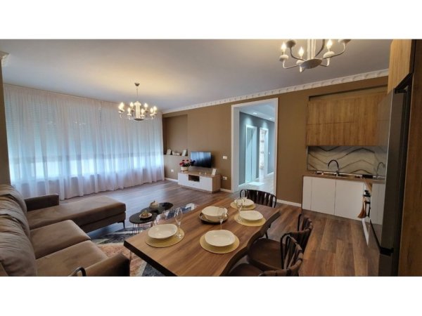 Tirane, jepet me qera apartament 2+1+Aneks+Ballkon Kati 2, 170 m² 1.000 € (KOPSHTI BOTANIK)
