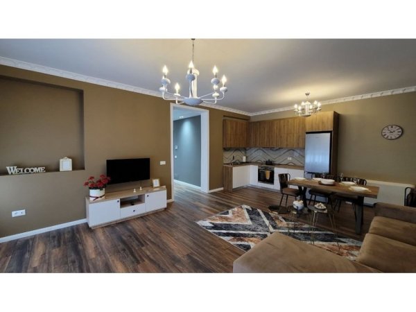 Tirane, jepet me qera apartament 2+1+Aneks+Ballkon Kati 2, 170 m² 1.000 € (KOPSHTI BOTANIK)