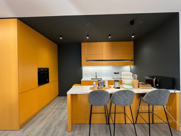 Tirane, jepet me qera apartament 2+1+Aneks+Ballkon Kati 5, 134 m² 1.200 € (Ish Fusha e Aviacionit)