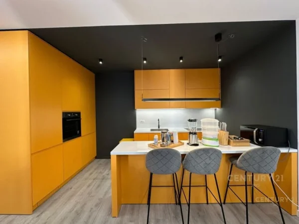 Tirane, jepet me qera apartament 2+1+Aneks+Ballkon Kati 5, 134 m² 1.200 € (Ish Fusha e Aviacionit)