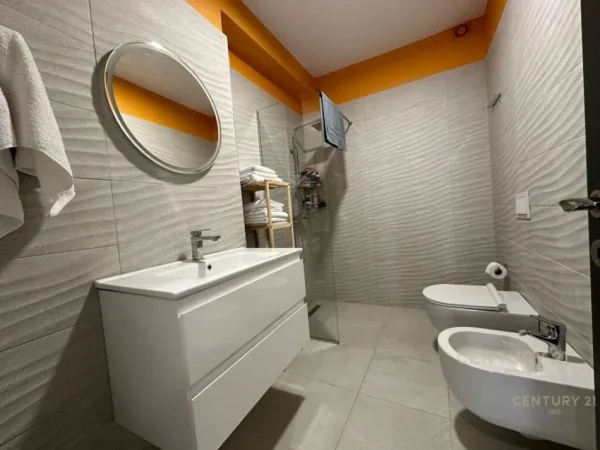 Tirane, jepet me qera apartament 2+1+Aneks+Ballkon Kati 5, 134 m² 1.200 € (Ish Fusha e Aviacionit)