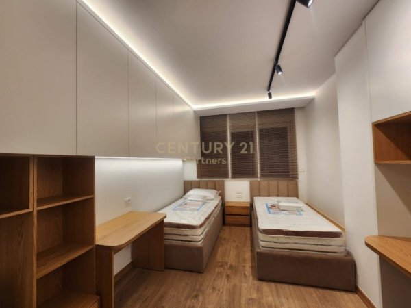 Tirane, jepet me qera apartament 2+1+Aneks+Ballkon Kati 2, 99 m² 1.200 € (Kopshti Zoologjik)