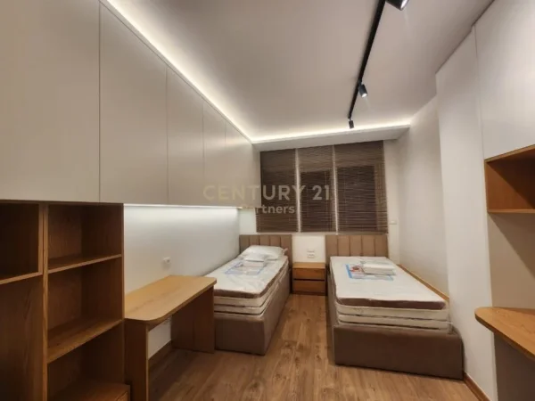 Tirane, jepet me qera apartament 2+1+Aneks+Ballkon Kati 2, 99 m² 1.200 € (Kopshti Zoologjik)
