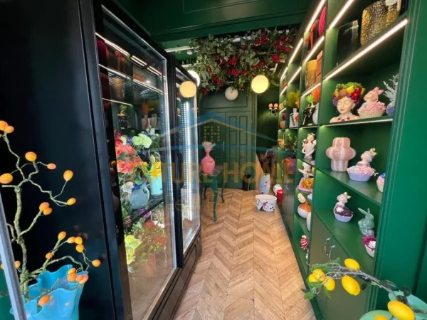 Tirane, jepet me qera dyqan Kati 0, 25 m² 630 € (pallatet agimi)