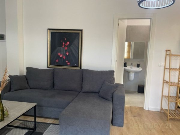 Tirane, jepet me qera garsonier 1+1 Kati 2, 40 m² 380 € (Prane Kodres Diellit)