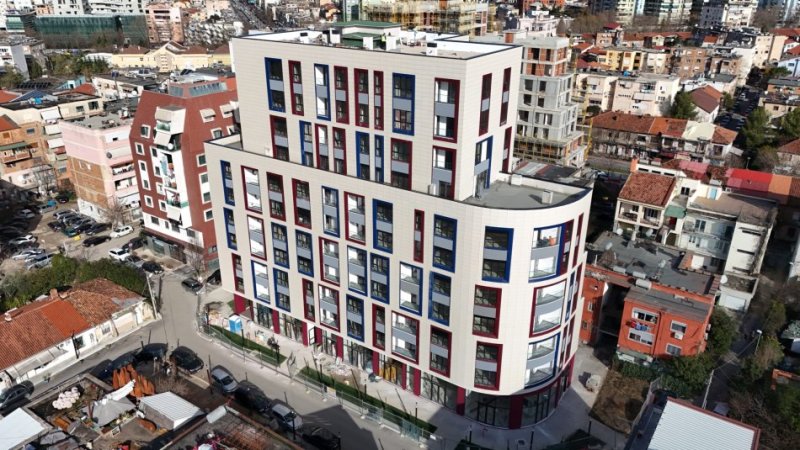 Tirane, jepet me qera zyre Kati 2, 117 m² 2.000 € (komuna e parisit)