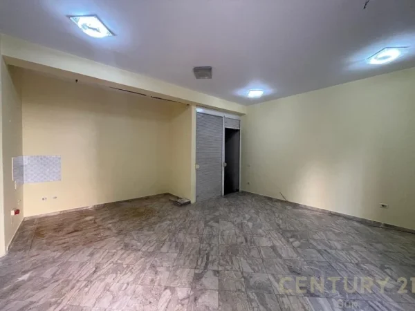Tirane, jepet me qera ambjent biznesi Kati 1, 120 m² 1.000 € (Muhamet Gjollesha)