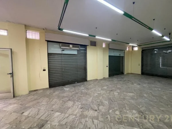 Tirane, jepet me qera ambjent biznesi Kati 1, 120 m² 1.000 € (Muhamet Gjollesha)