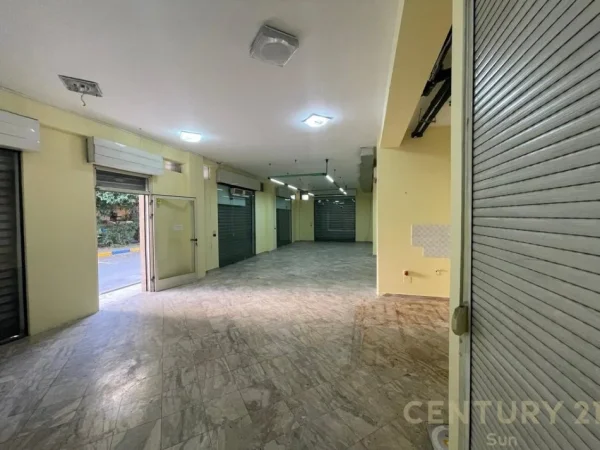 Tirane, jepet me qera ambjent biznesi Kati 1, 120 m² 1.000 € (Muhamet Gjollesha)
