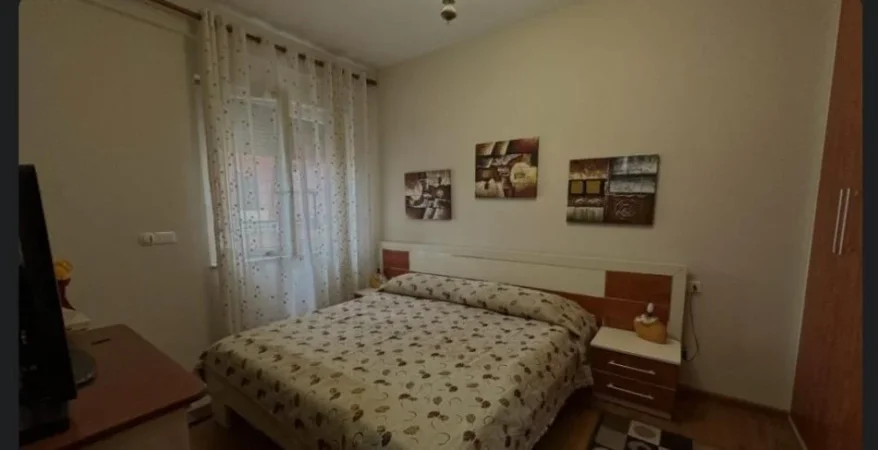 Tirane, jepet me qera apartament 1+1 Kati 4, 74 m² 650 € (Apartament 1+1 me Qera ne Rrugen e Durresit. Rruga e Bogdanëve)