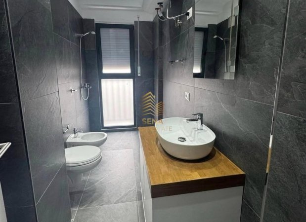 Tirane, jepet me qera apartament 1+1 Kati 3, 65 m² 550 € (Rruga Jordan Misja, Elbavo Shpk)