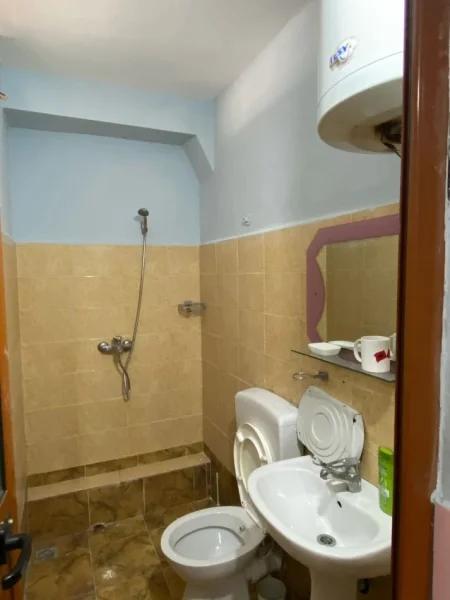 Tirane, jepet me qera shtepi 1+1 Kati 1, 350 € (JEPET ME QERA SUPER SHTEPIA 1+1 TEK SIRI KODRA TEK NENSTACIONI ELEKTRIK)