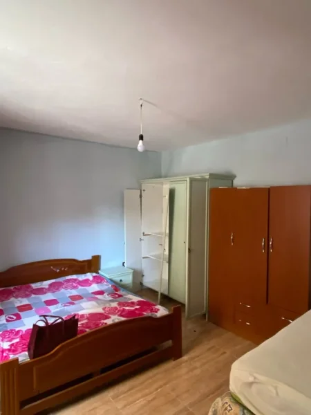 Tirane, jepet me qera shtepi 1+1 Kati 1, 350 € (JEPET ME QERA SUPER SHTEPIA 1+1 TEK SIRI KODRA TEK NENSTACIONI ELEKTRIK)