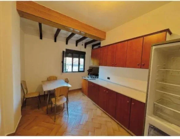 Tirane, shitet apartament 3+1 Kati 3, 135 m² 190.000 € (VILAT GJERMANE)