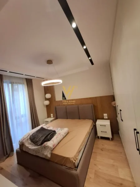 Tirane, jepet me qera apartament 2+1+Ballkon Kati 3, 102 m² 1.000 € (PORCELAN)