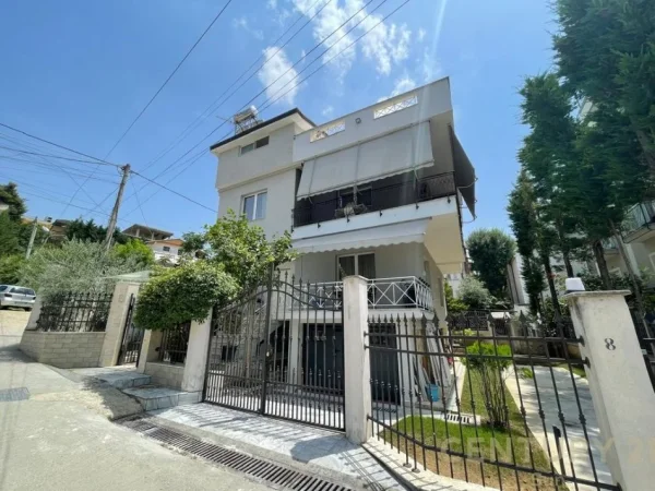 Tirane, jepet me qera Vile 3 Katshe Kati 3, 306 m² 2.500 € (Vilat amerikane)