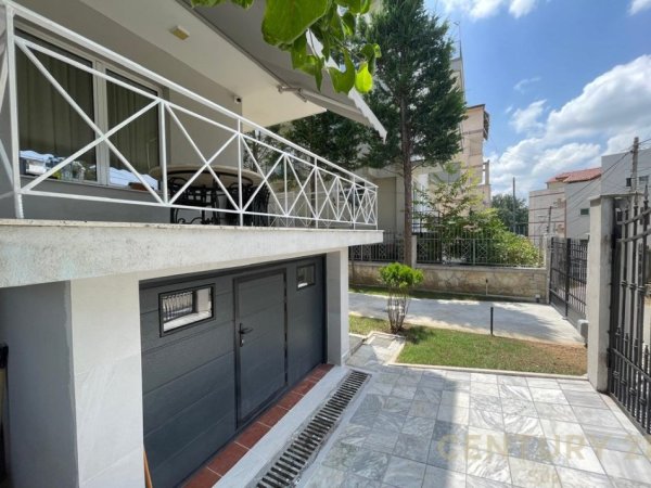 Tirane, jepet me qera Vile 3 Katshe Kati 3, 306 m² 2.500 € (Vilat amerikane)