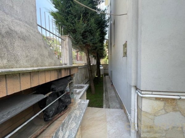 Tirane, jepet me qera Vile 3 Katshe Kati 3, 306 m² 2.500 € (Vilat amerikane)