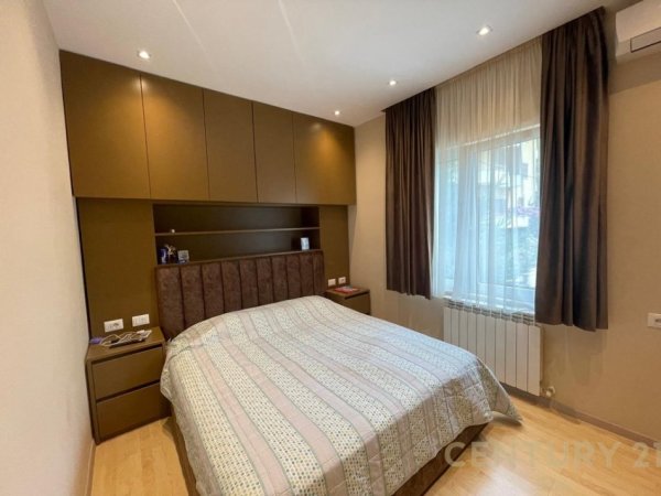 Tirane, jepet me qera Vile 3 Katshe Kati 3, 306 m² 2.500 € (Vilat amerikane)