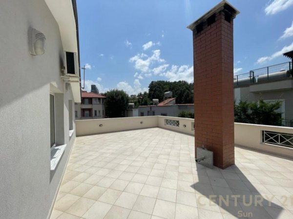 Tirane, jepet me qera Vile 3 Katshe Kati 3, 306 m² 2.500 € (Vilat amerikane)