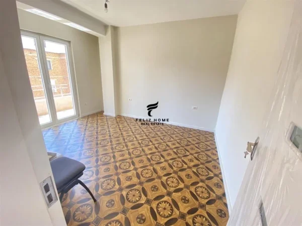 Tirane, shitet apartament 2+1+Ballkon Kati 3, 106 m² 307.000 € (QENDER)