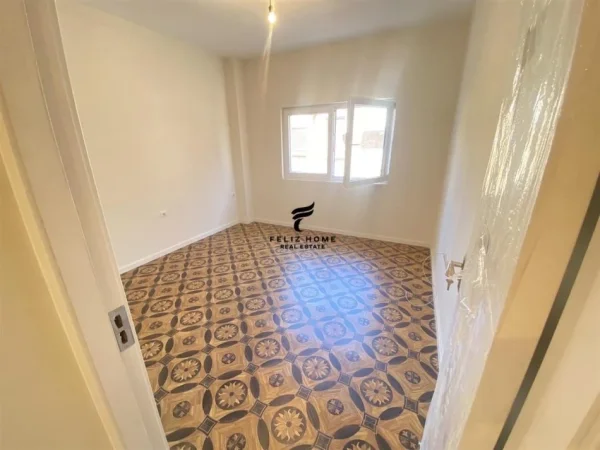 Tirane, shitet apartament 2+1+Ballkon Kati 3, 106 m² 307.000 € (QENDER)