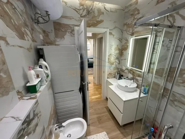 Shitet, Apartament 2+1, Liqeni i Thate, Tiranë