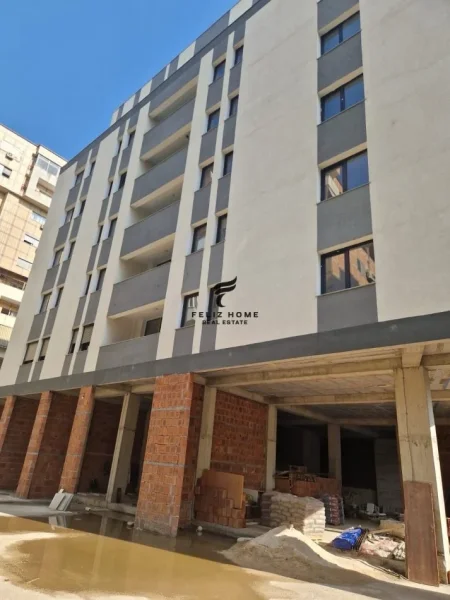 Tirane, shitet apartament 3+1+Ballkon Kati 3, 132 m² 191.000 € (UNAZA E RE)