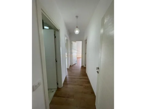 Shitet, Apartament 3+1+2, Ish Profarma, Porcelan, Tiranë