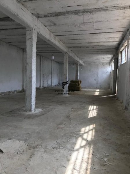 Tirane, jepet me qera magazine Kati 0, 300 m² 900 € (5 MAJI)