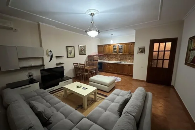 Tirane, jepet me qera apartament 2+1+Ballkon Kati 4, 105 m² 550 € (Rruga Ali Demi)