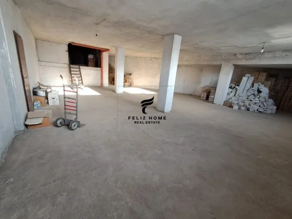 Tirane, jepet me qera ambjent biznesi Kati 0, 1.000 m² 3.800 € (DON BOSKO)